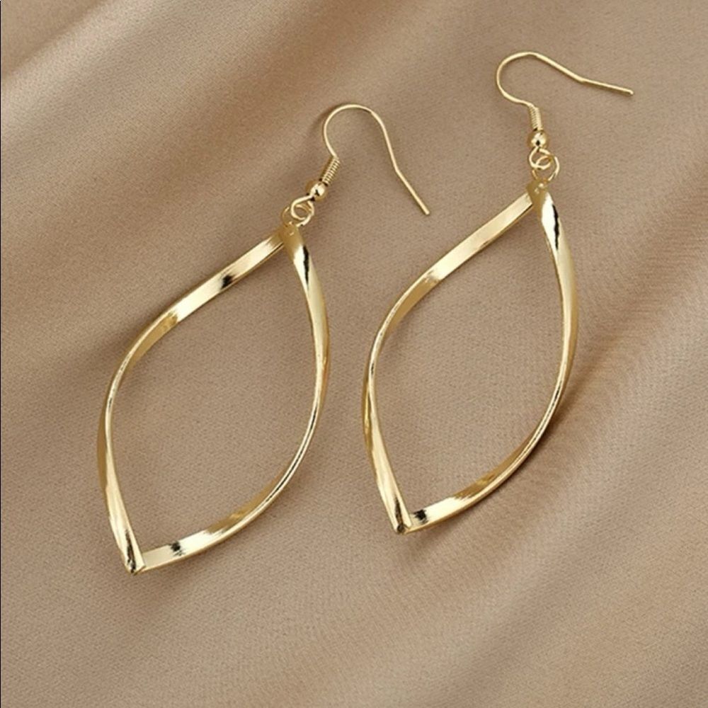 GOLD TWISTY DROPS earring, NWT